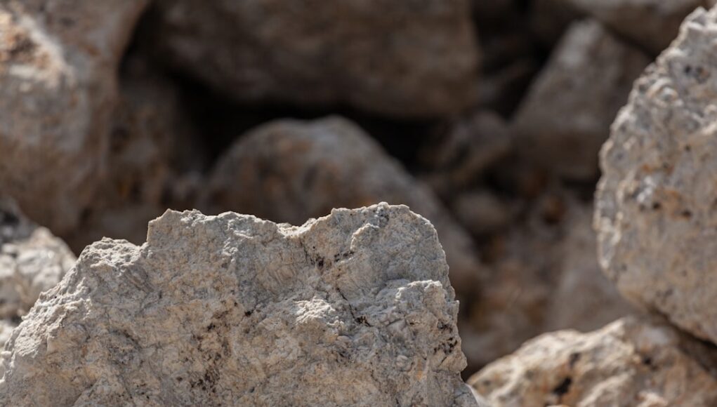 a close up of a rock formation with rocks in the background