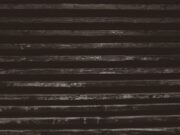 Vulcan Elements baut 1-Mrd-Magnetfabrik in NC black and gray stripe background