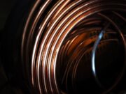 US-Unterstützung: Kinterra Capital erhält $220 Mio. für das Pumpkin Hollow Copper-Revival white and brown spiral light