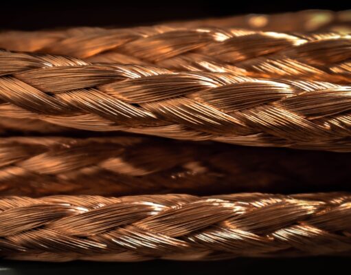 Kupfer: KI-Boom treibt Rally zu $6,10! a close up of a rope on a black background