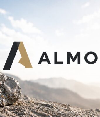 Almonty-Aktie: Warum 19 US$ jetzt entscheidend sind! ALMONTY logo with a stylized 'A' over a rocky desert landscape at sunrise.