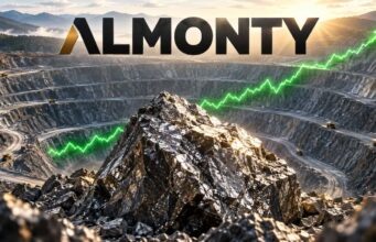 Almonty-Aktie fällt auf 14 US$: Lohnt sich der Einstieg? ALMONTY logo over an open-pit mine with a bright green upward-trending graph across the scene, conveying growth in mining/energy.